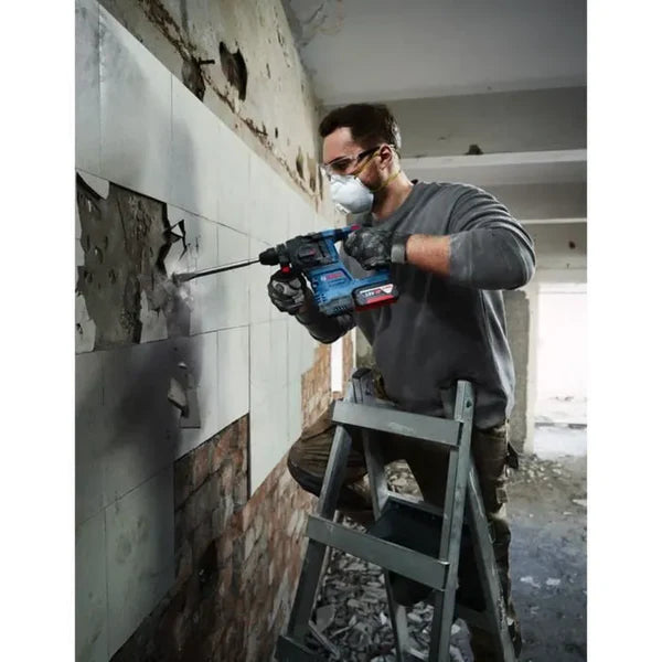 BOSCH BK3012BAG 18V Kit mit 2 Batterien 5,0Ah, Ladegerät und Tasche